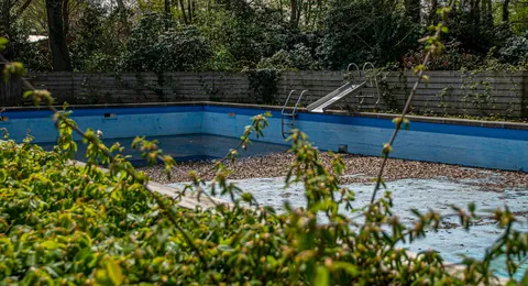 Piscine vide à remettre en route au printemps