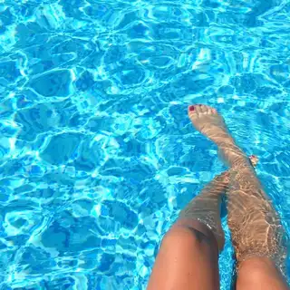 Eau claire d'une piscine au sel