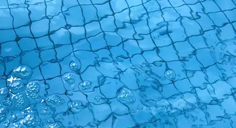Test alcalinité TAC piscine avec bandelette colorimétrique